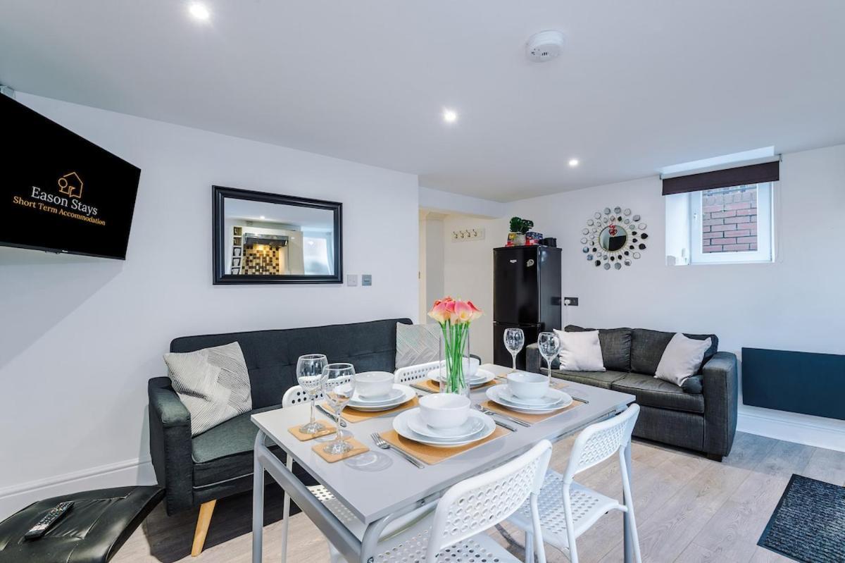 Comfortable Two Bedroom In By Eason Stays, Ideal For Business Travellers, Hospital Workers & Placements - With Free Parking!