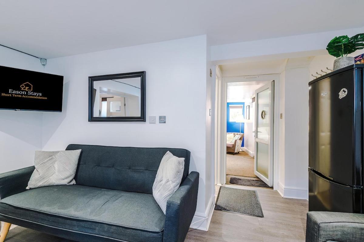 Comfortable Two Bedroom In By Eason Stays, Ideal For Business Travellers, Hospital Workers & Placements - With Free Parking! Apartment