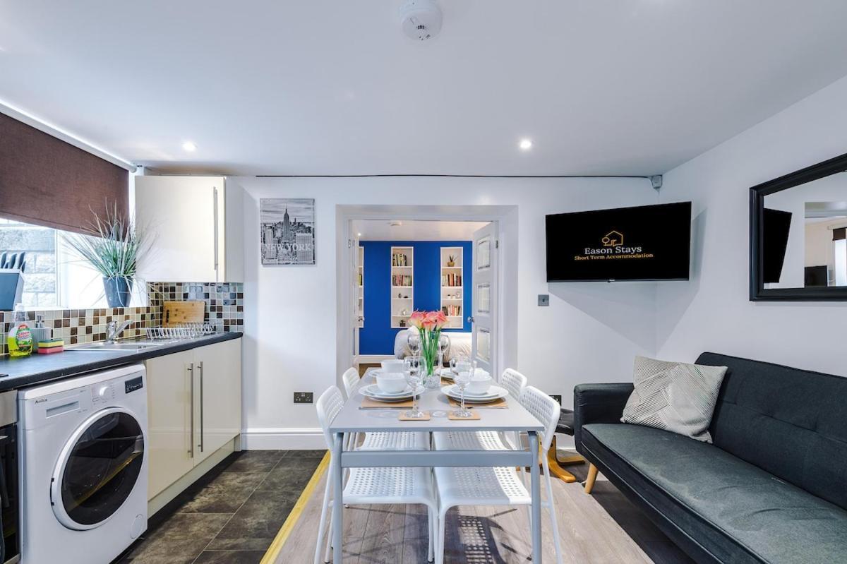 Comfortable Two Bedroom In By Eason Stays, Ideal For Business Travellers, Hospital Workers & Placements - With Free Parking! Apartment Sheffield
