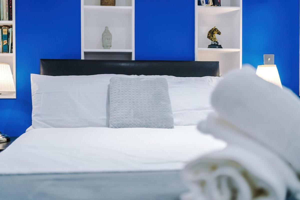 Comfortable Two Bedroom In By Eason Stays, Ideal For Business Travellers, Hospital Workers & Placements - With Free Parking! Apartment *