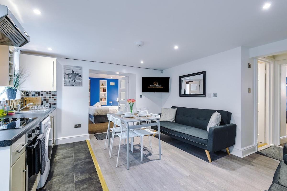 Comfortable Two Bedroom In By Eason Stays, Ideal For Business Travellers, Hospital Workers & Placements - With Free Parking!