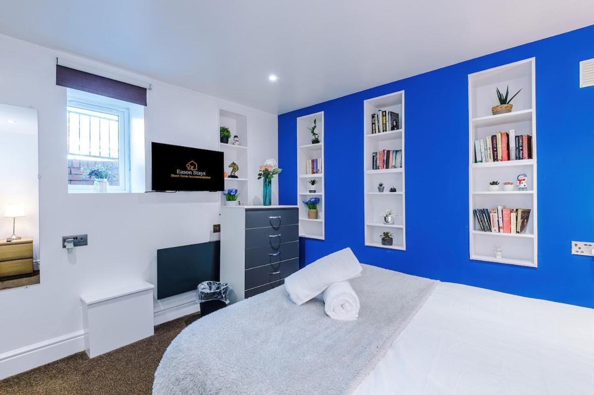 Comfortable Two Bedroom In By Eason Stays, Ideal For Business Travellers, Hospital Workers & Placements - With Free Parking! Apartment Sheffield