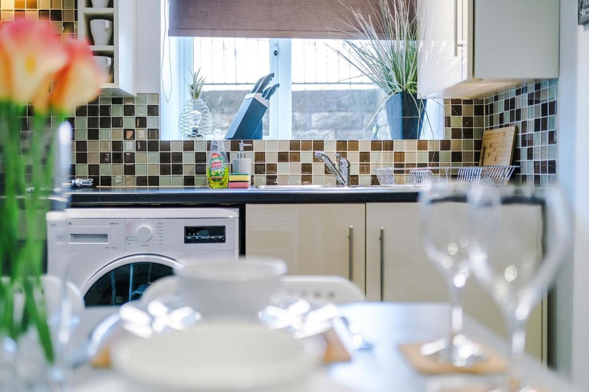 Apartment Comfortable Two Bedroom In By Eason Stays, Ideal For Business Travellers, Hospital Workers & Placements - With Free Parking!