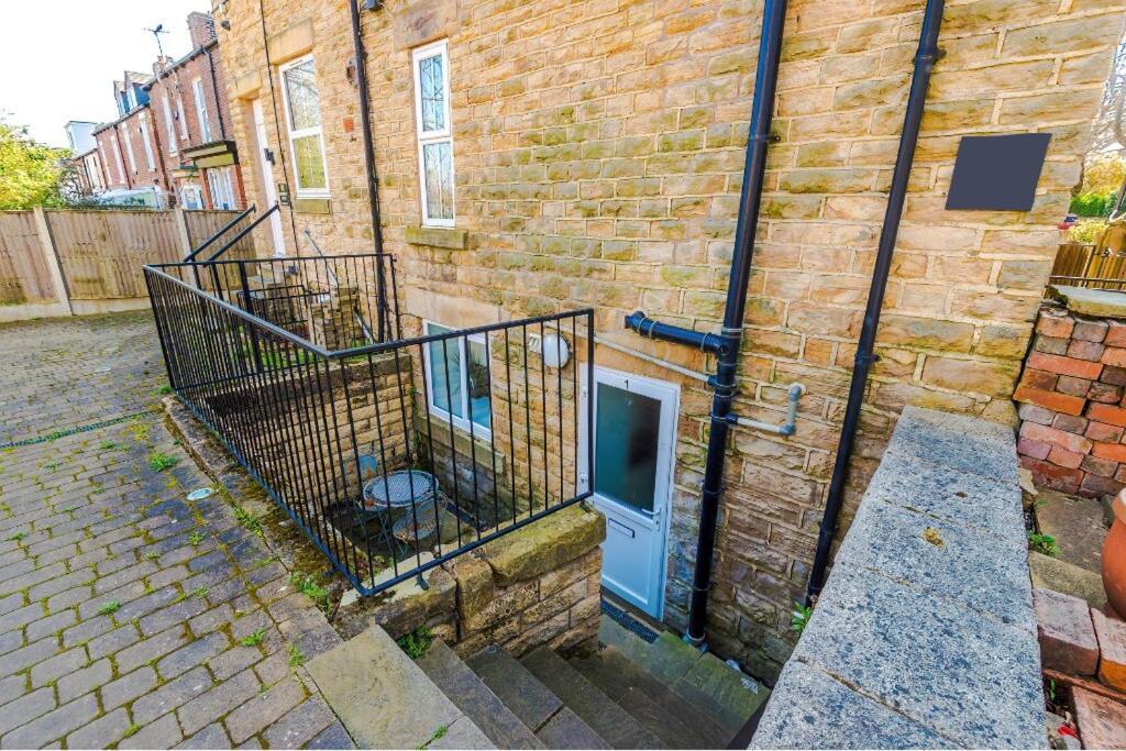 Apartment Comfortable Two Bedroom In By Eason Stays, Ideal For Business Travellers, Hospital Workers & Placements - With Free Parking! *