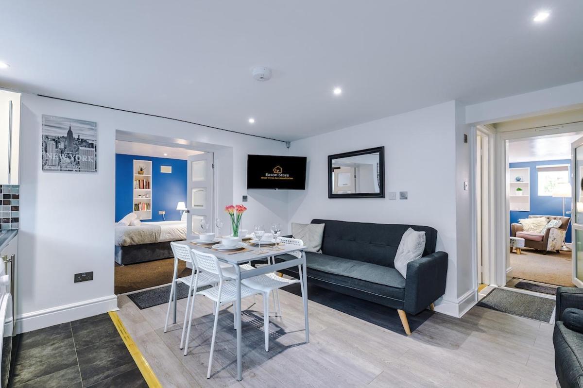 Apartment Comfortable Two Bedroom In By Eason Stays, Ideal For Business Travellers, Hospital Workers & Placements - With Free Parking! *