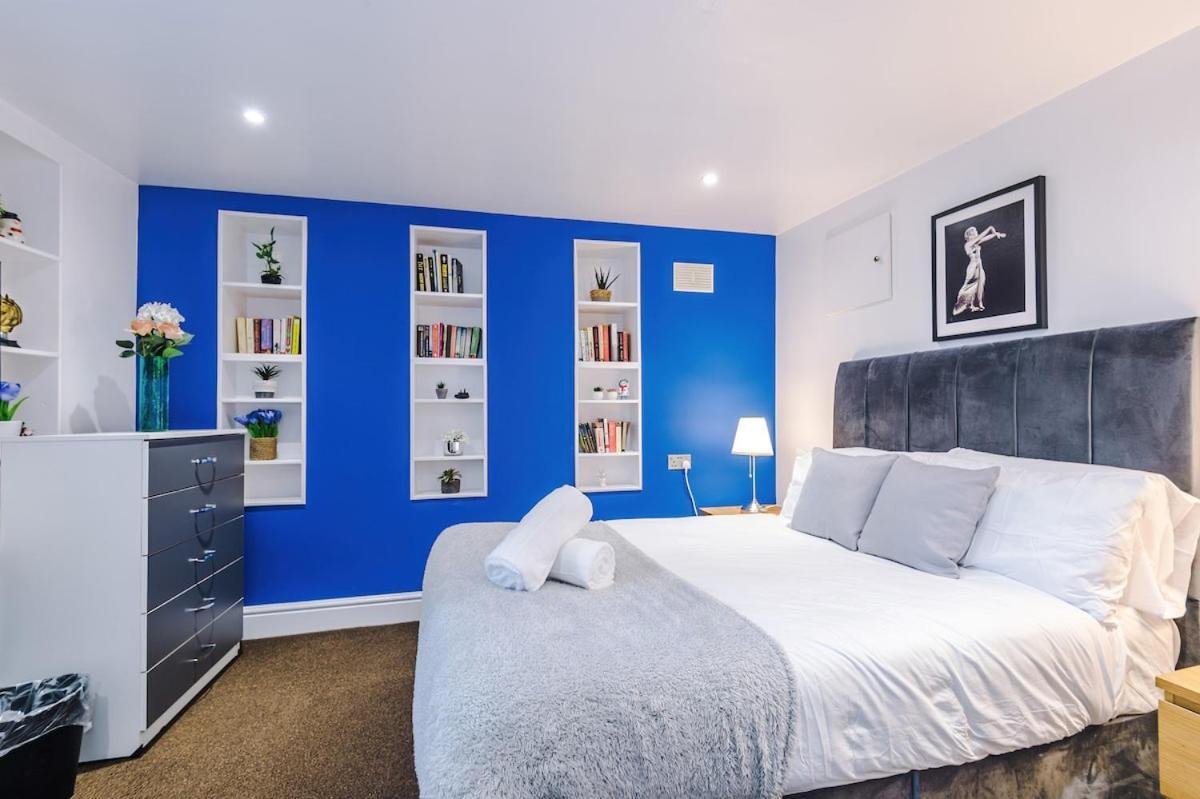 Comfortable Two Bedroom In By Eason Stays, Ideal For Business Travellers, Hospital Workers & Placements - With Free Parking! *