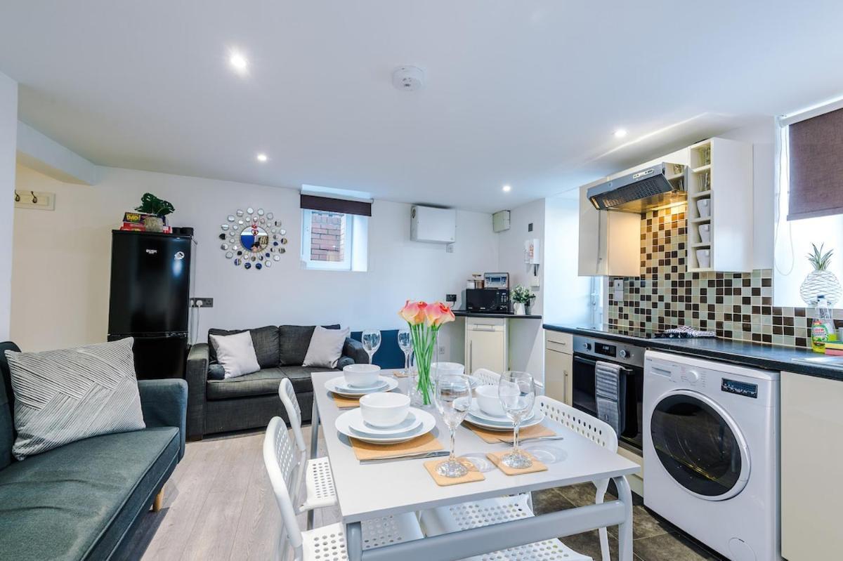Apartment Comfortable Two Bedroom In By Eason Stays, Ideal For Business Travellers, Hospital Workers & Placements - With Free Parking! Sheffield