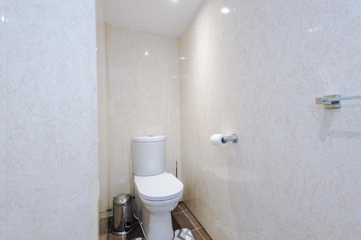 Apartment Comfortable Two Bedroom In By Eason Stays, Ideal For Business Travellers, Hospital Workers & Placements - With Free Parking!