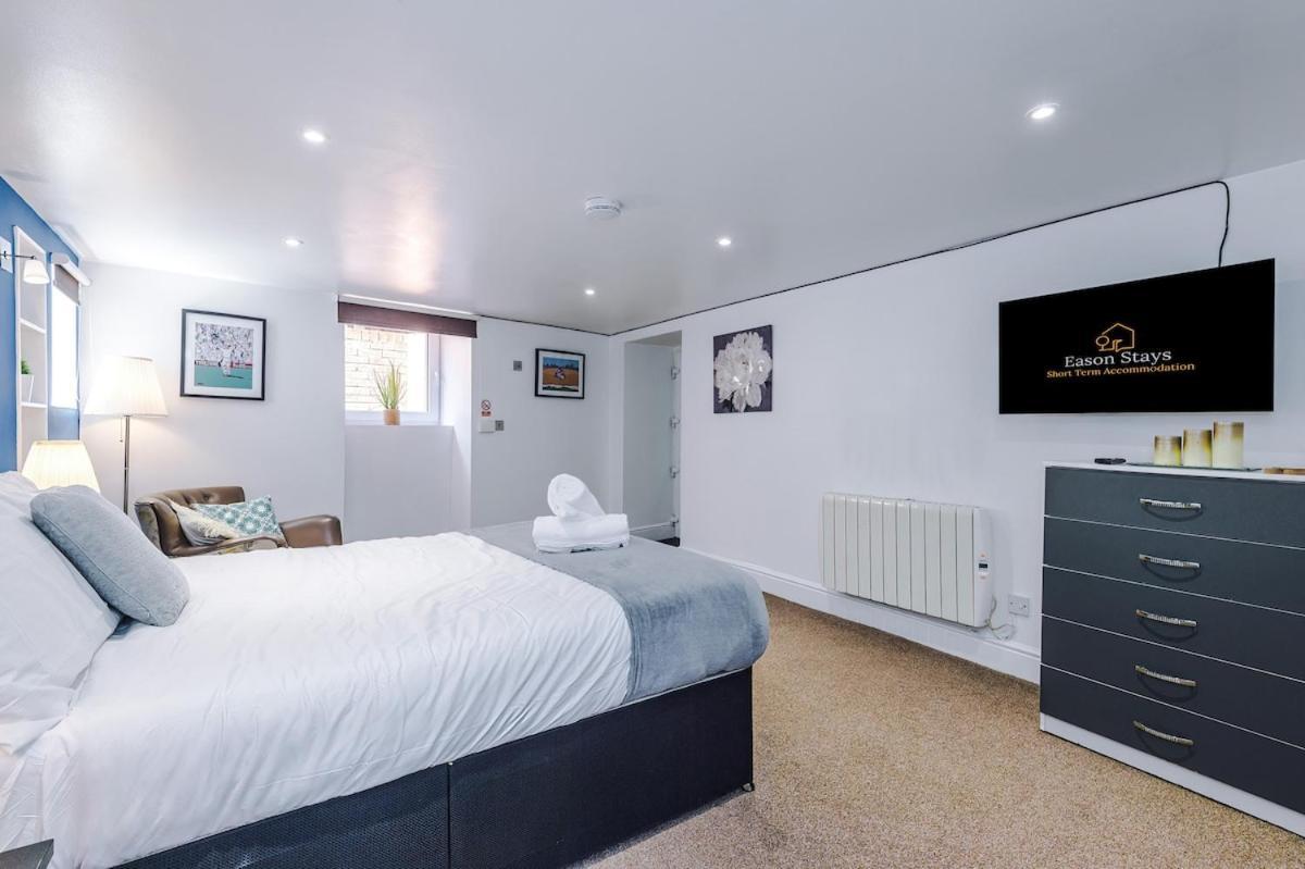 Apartment Comfortable Two Bedroom In By Eason Stays, Ideal For Business Travellers, Hospital Workers & Placements - With Free Parking! *
