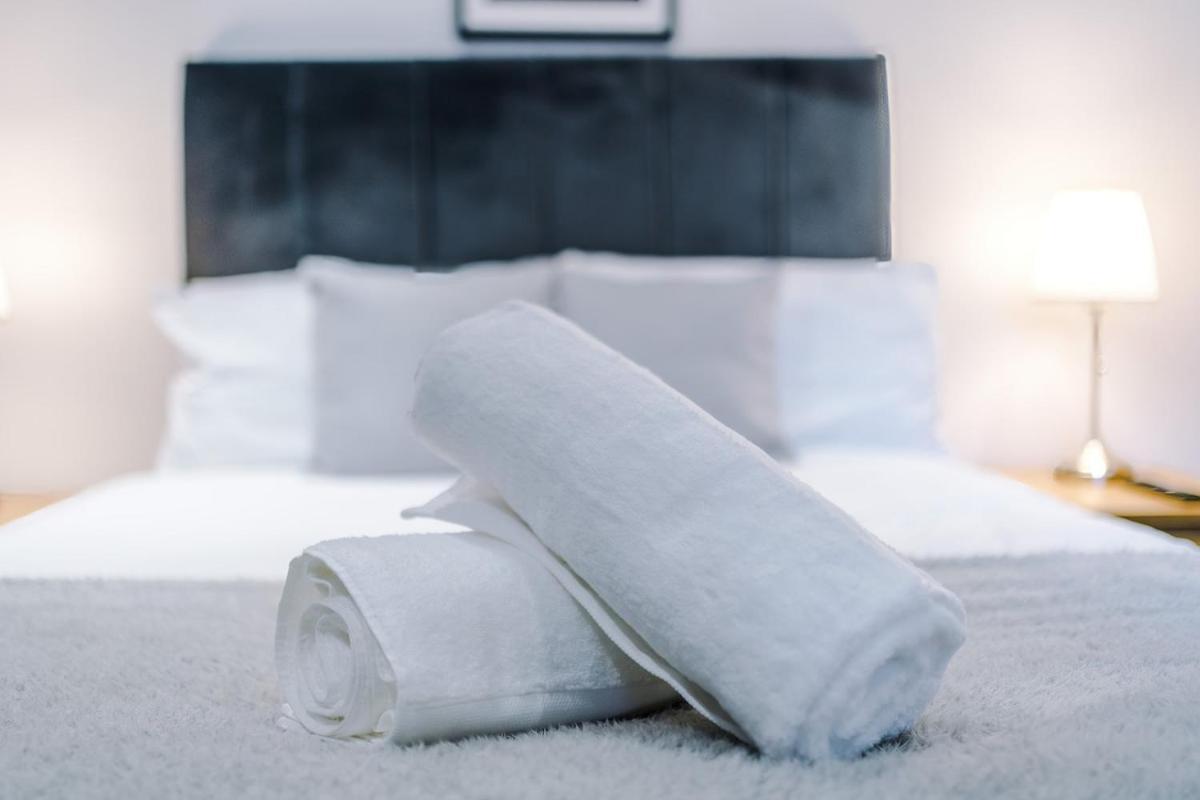 Apartment Comfortable Two Bedroom In By Eason Stays, Ideal For Business Travellers, Hospital Workers & Placements - With Free Parking! *